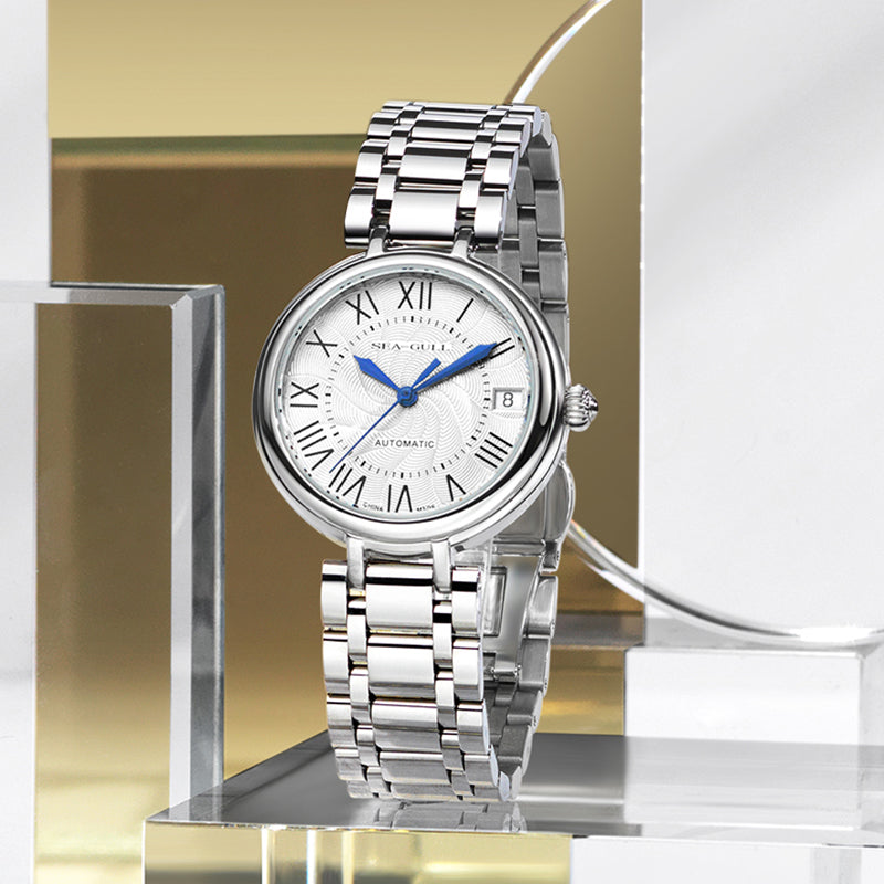Femme Minimaliste Chiffres Romains Habillée 32mm