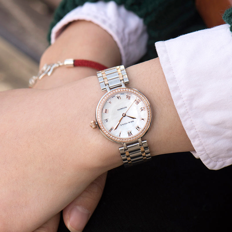 Femme Minimaliste Chiffres Romains Habillée 32mm
