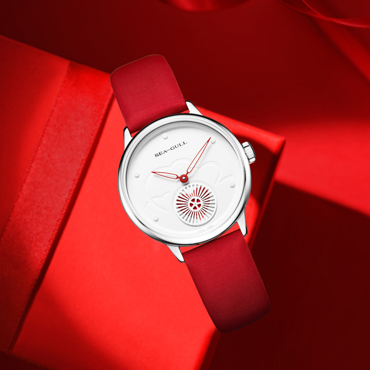 Battement Élégante Femme Habillée 34mm
