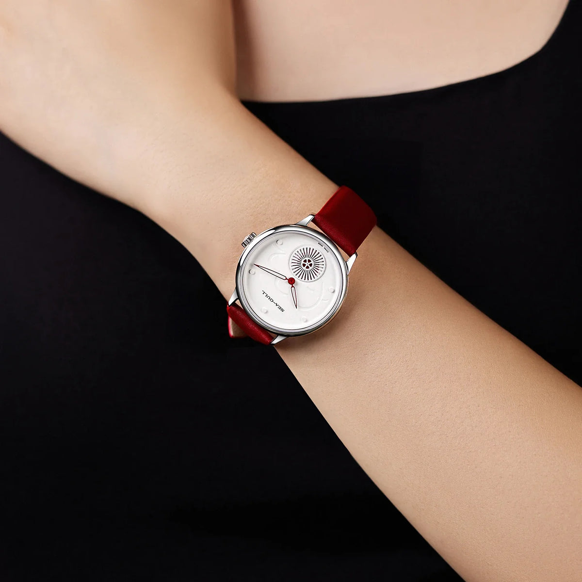 Battement Élégante Femme Habillée 34mm