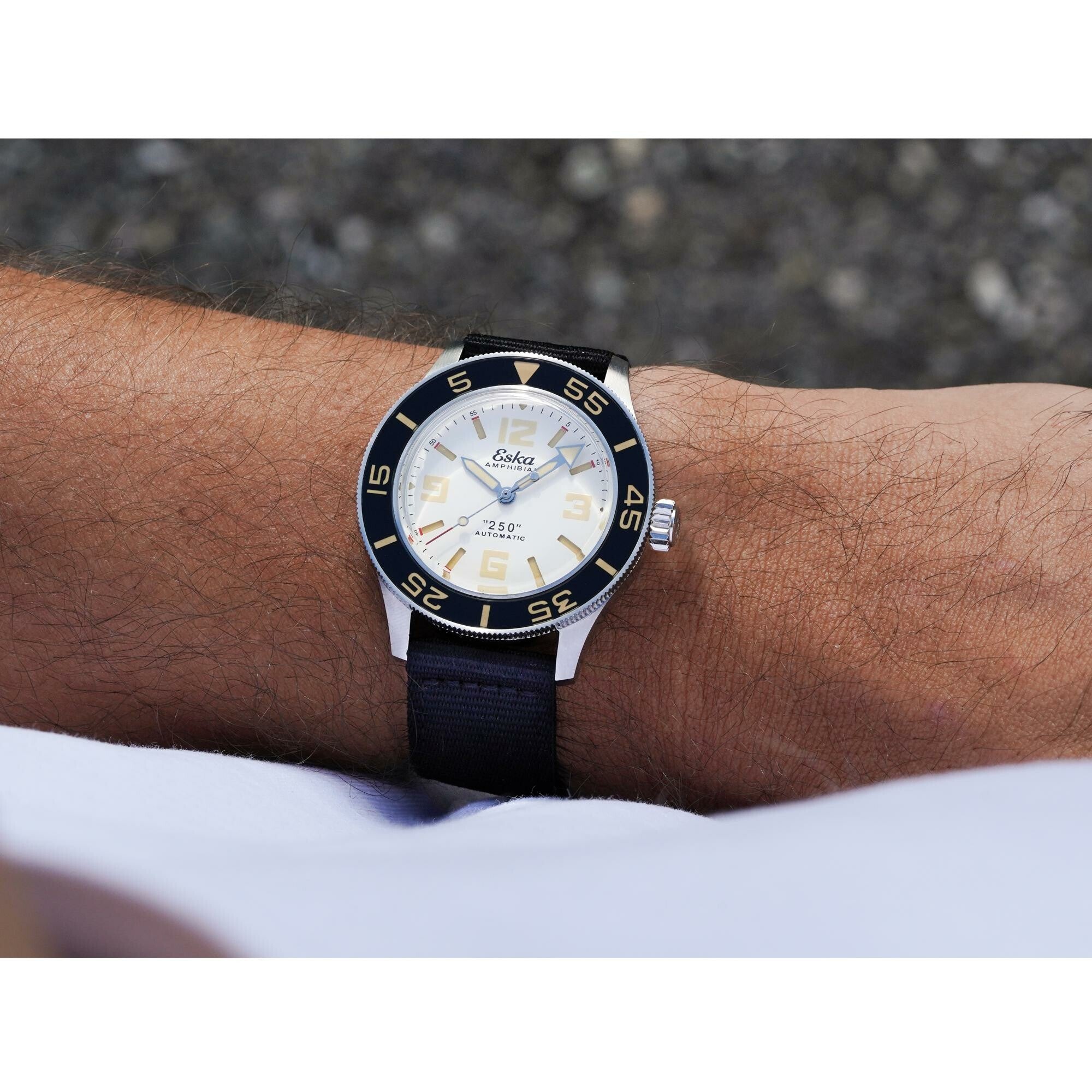 Eska Amphibian 250-WS “White Shark”