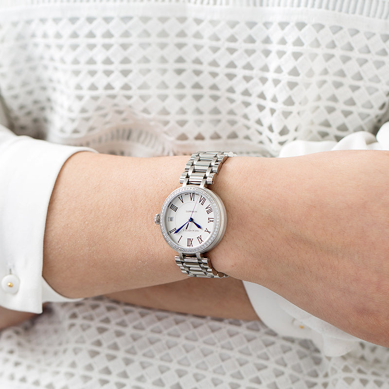 Femme Minimaliste Chiffres Romains Habillée 32mm