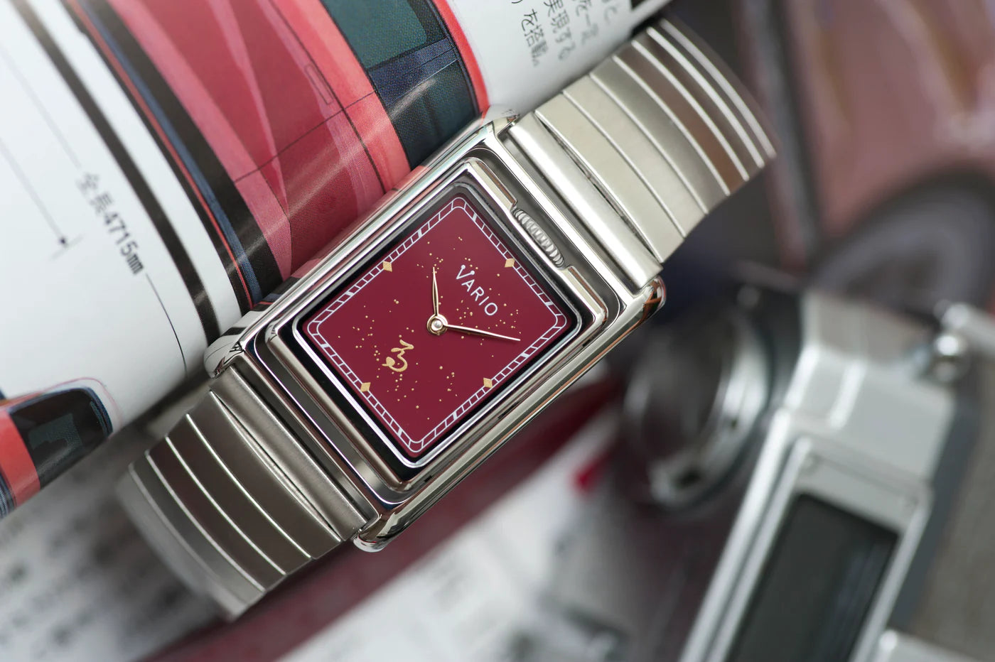 VARIO VERSA WENDBARE DUAL TIME JAHR DES PFERDES SILBER-ROTE EMAILLE-UHR