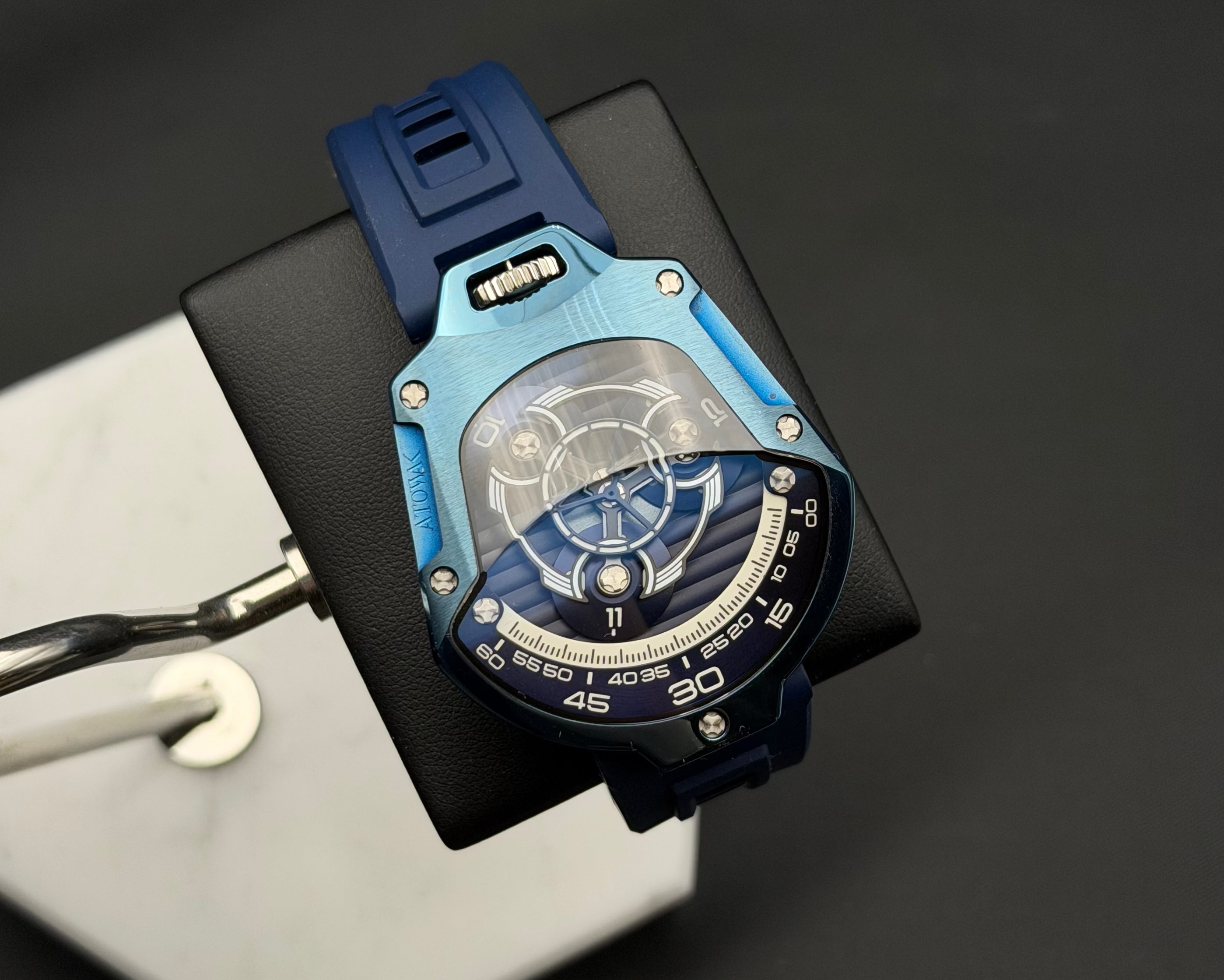 ATOWAK – Abyssal Blue Spaceship