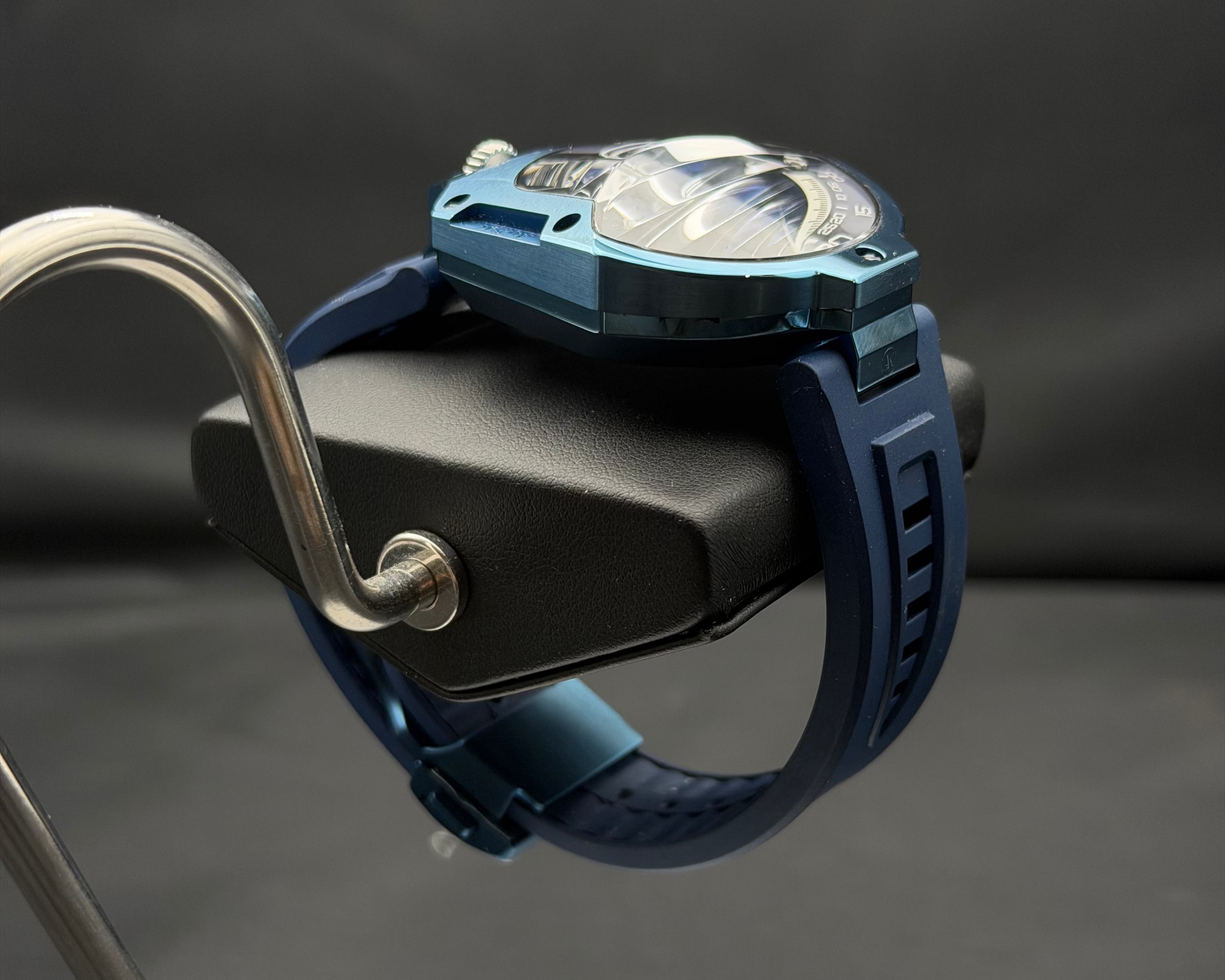 ATOWAK – Abyssal Blue Spaceship