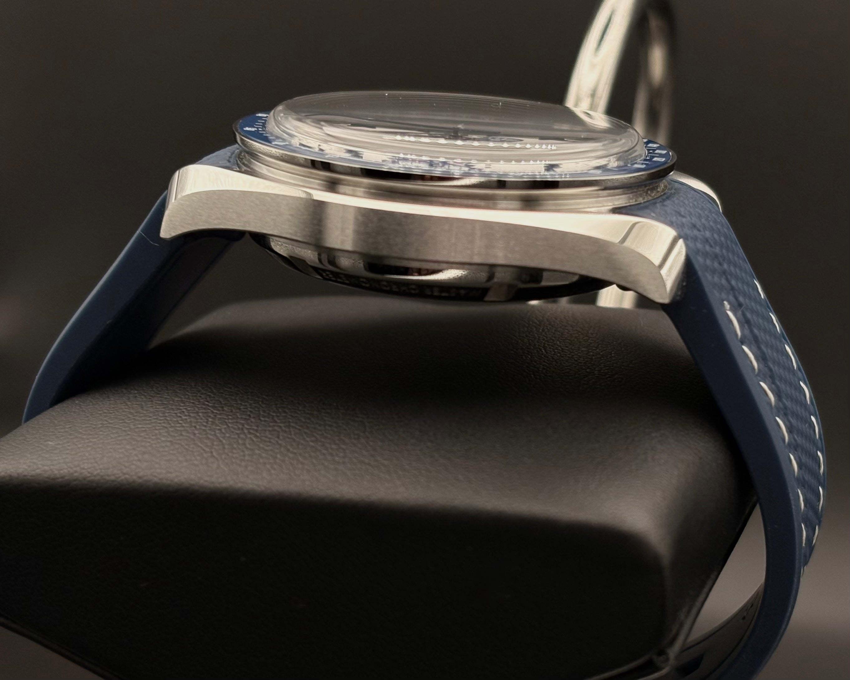 OMEGA Speedmaster Professional « Silver Snoopy Award » 50th Anniversary