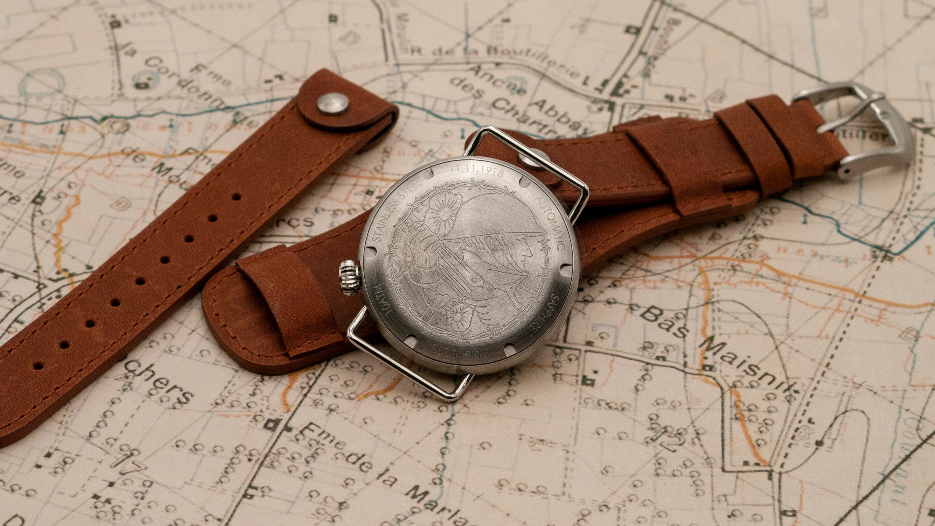 Vario 1918 Trench en laiton avec cadran crème et orange luminescent