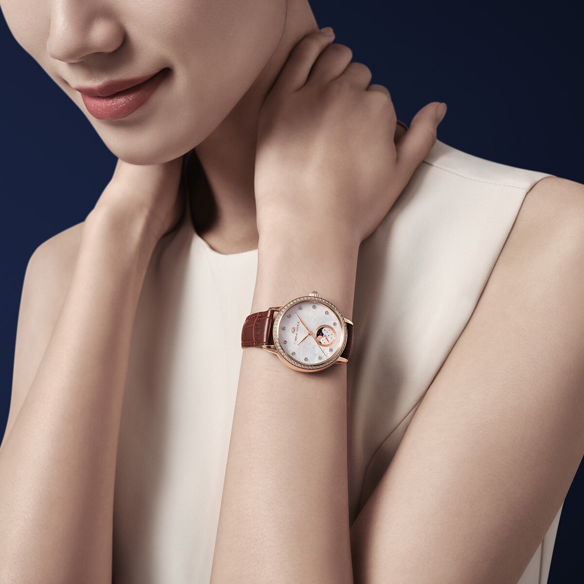 Phase de Lune Nacre Serti Diamant Femme 34mm