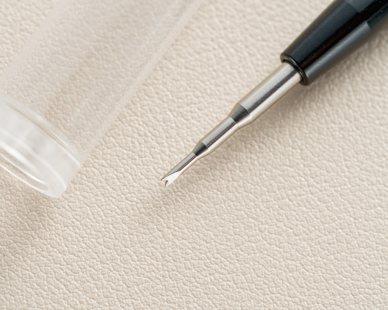 Outil pour le montage et le démontage des bracelets - TWG