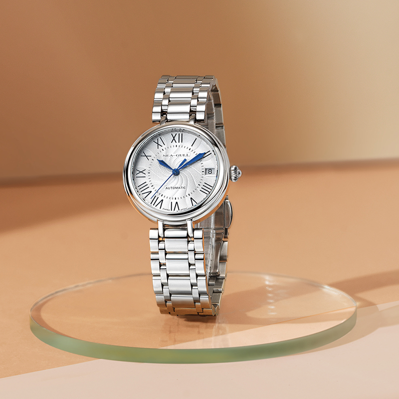 Femme Minimaliste Chiffres Romains Habillée 32mm