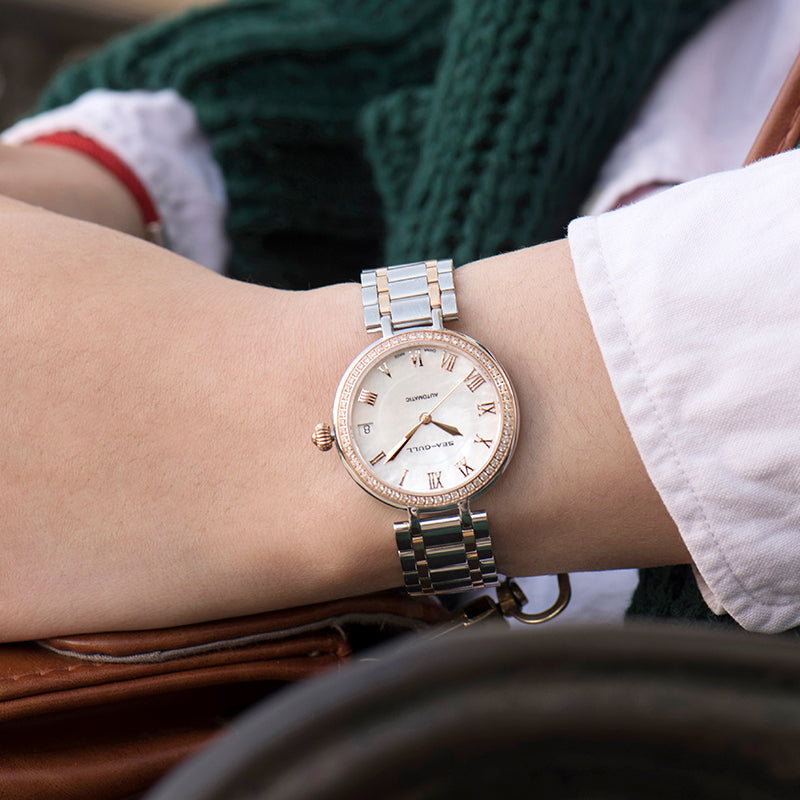 Femme Minimaliste Chiffres Romains Habillée 32mm