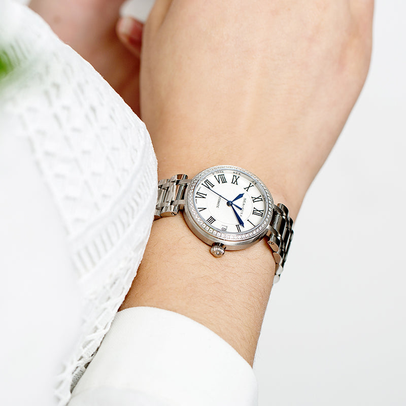 Femme Minimaliste Chiffres Romains Habillée 32mm