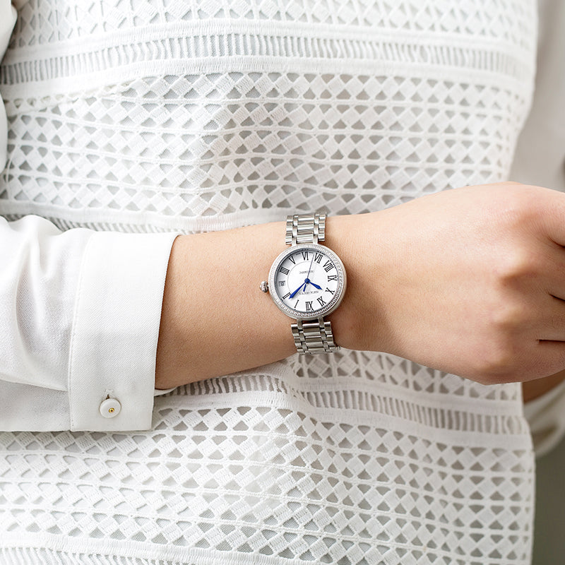 Femme Minimaliste Chiffres Romains Habillée 32mm