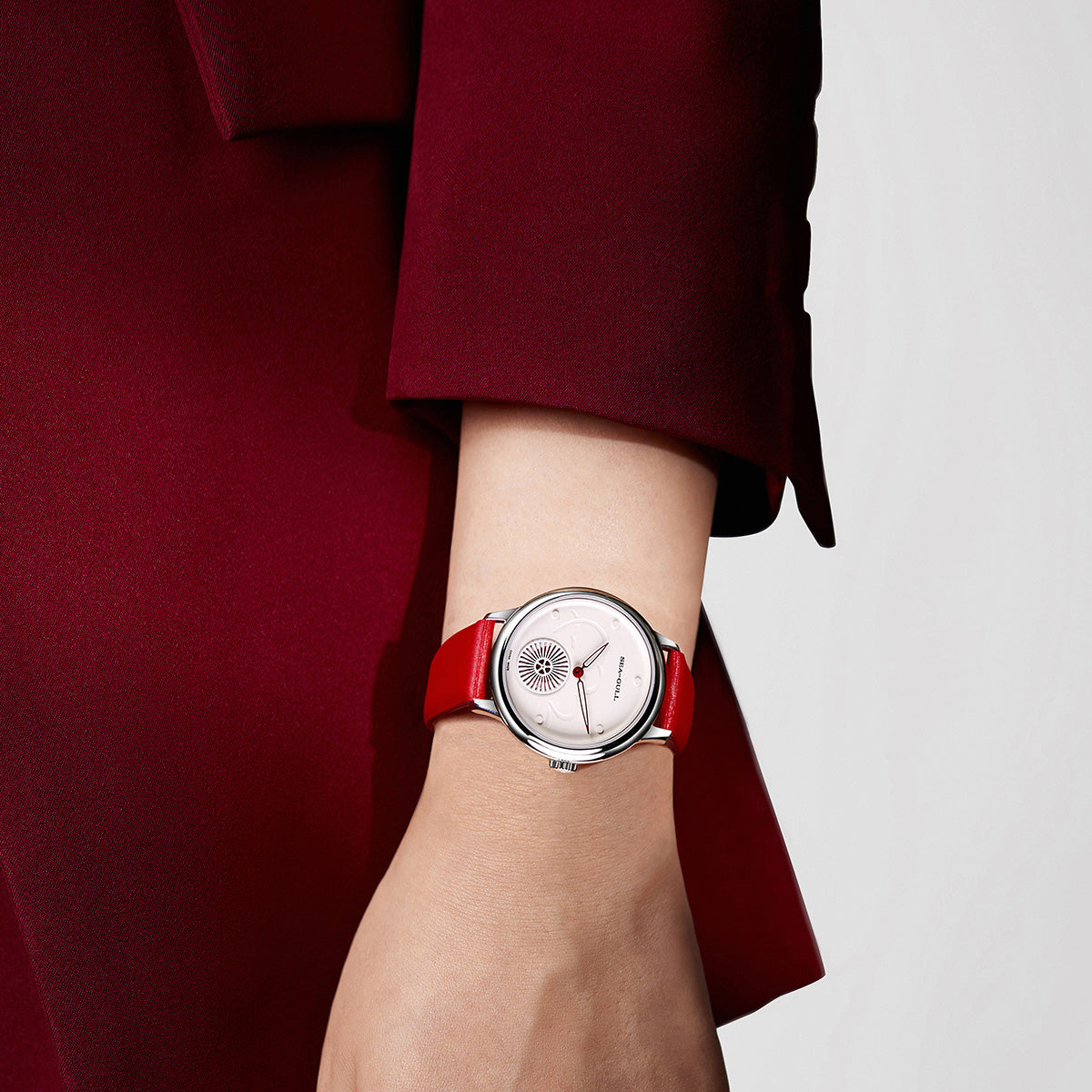 Battement Élégante Femme Habillée 34mm