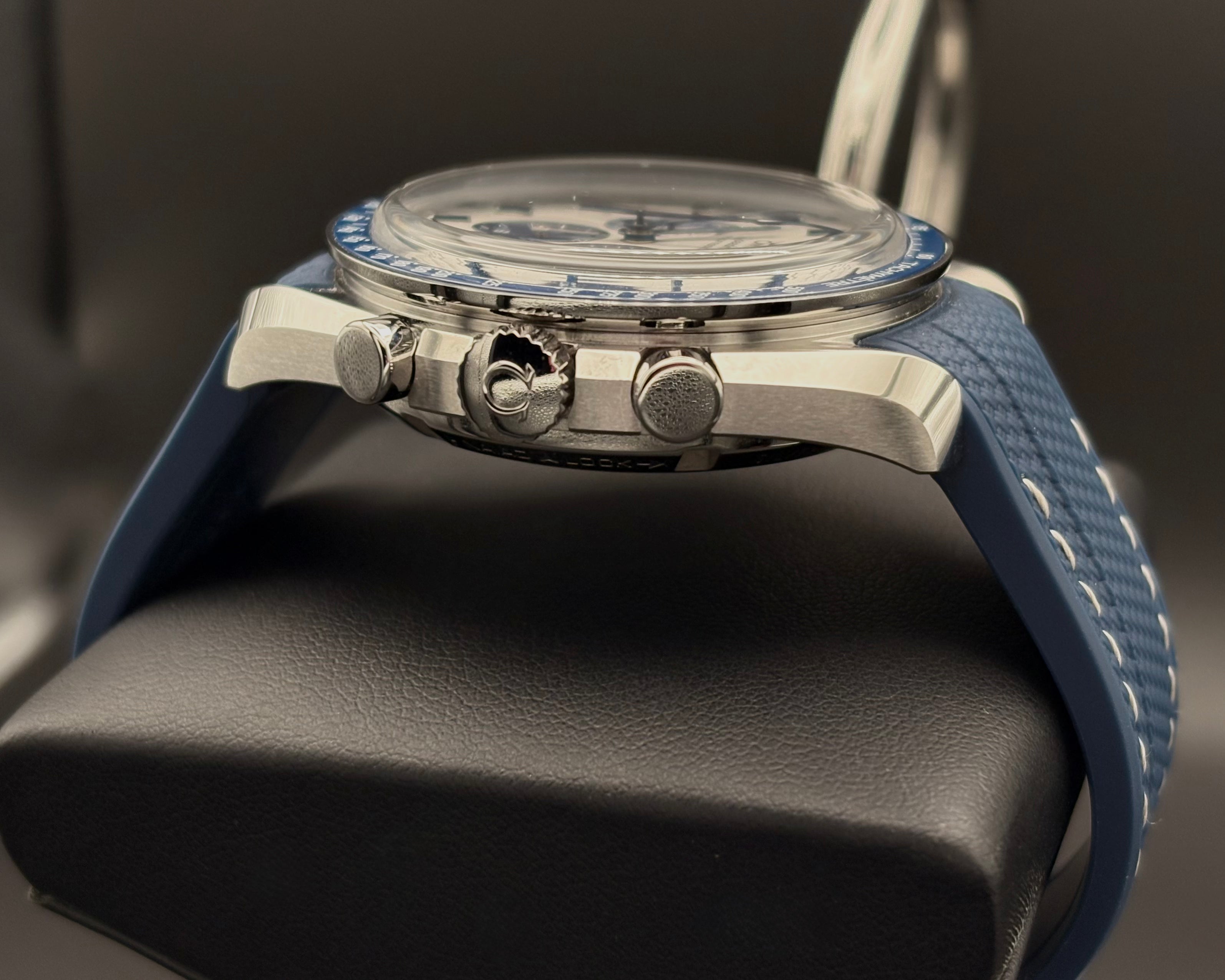 OMEGA Speedmaster Professional « Silver Snoopy Award » 50th Anniversary