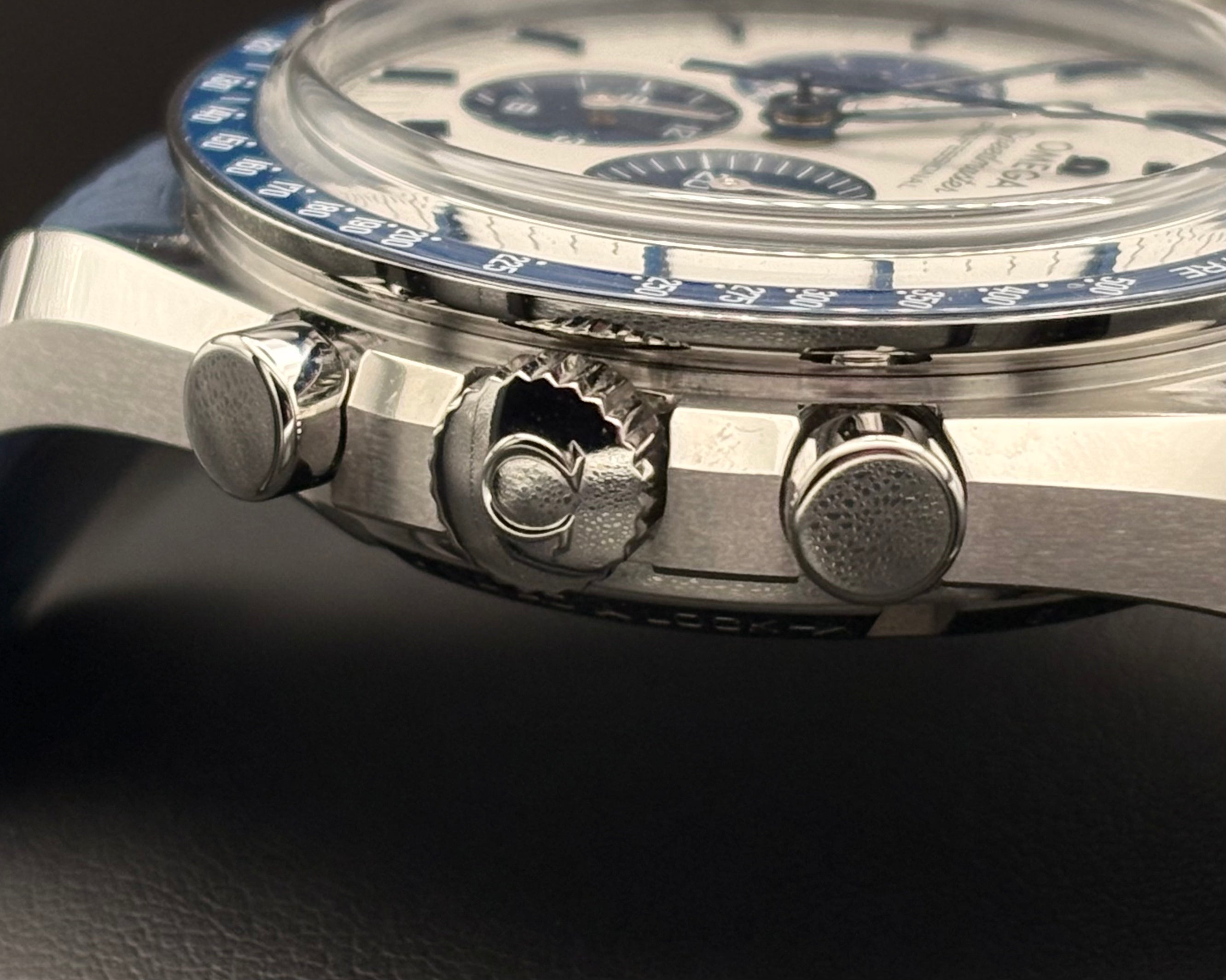 OMEGA Speedmaster Professional « Silver Snoopy Award » 50th Anniversary