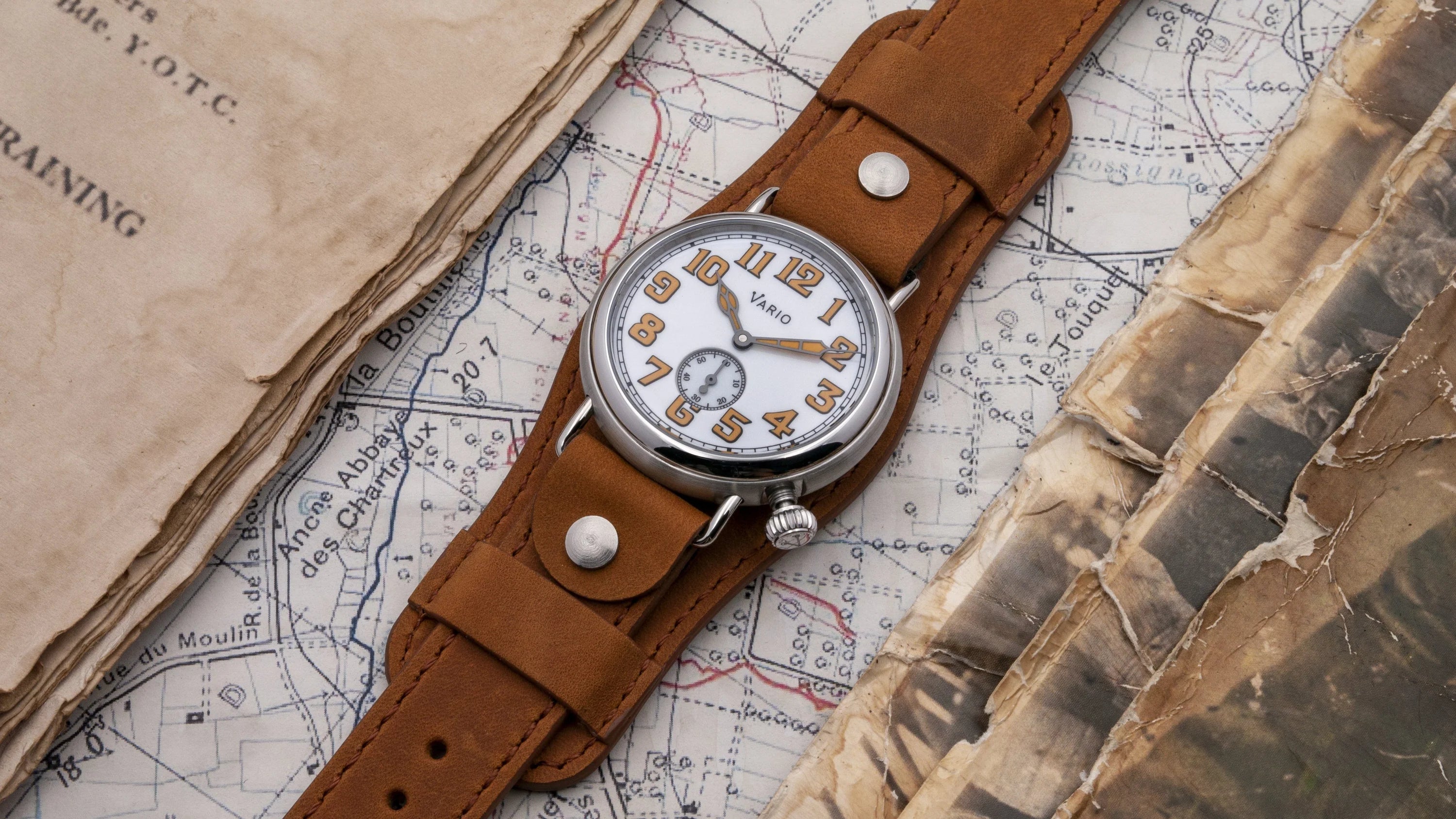 Vario 1918 Trench à cadran blanc et orange luminescent