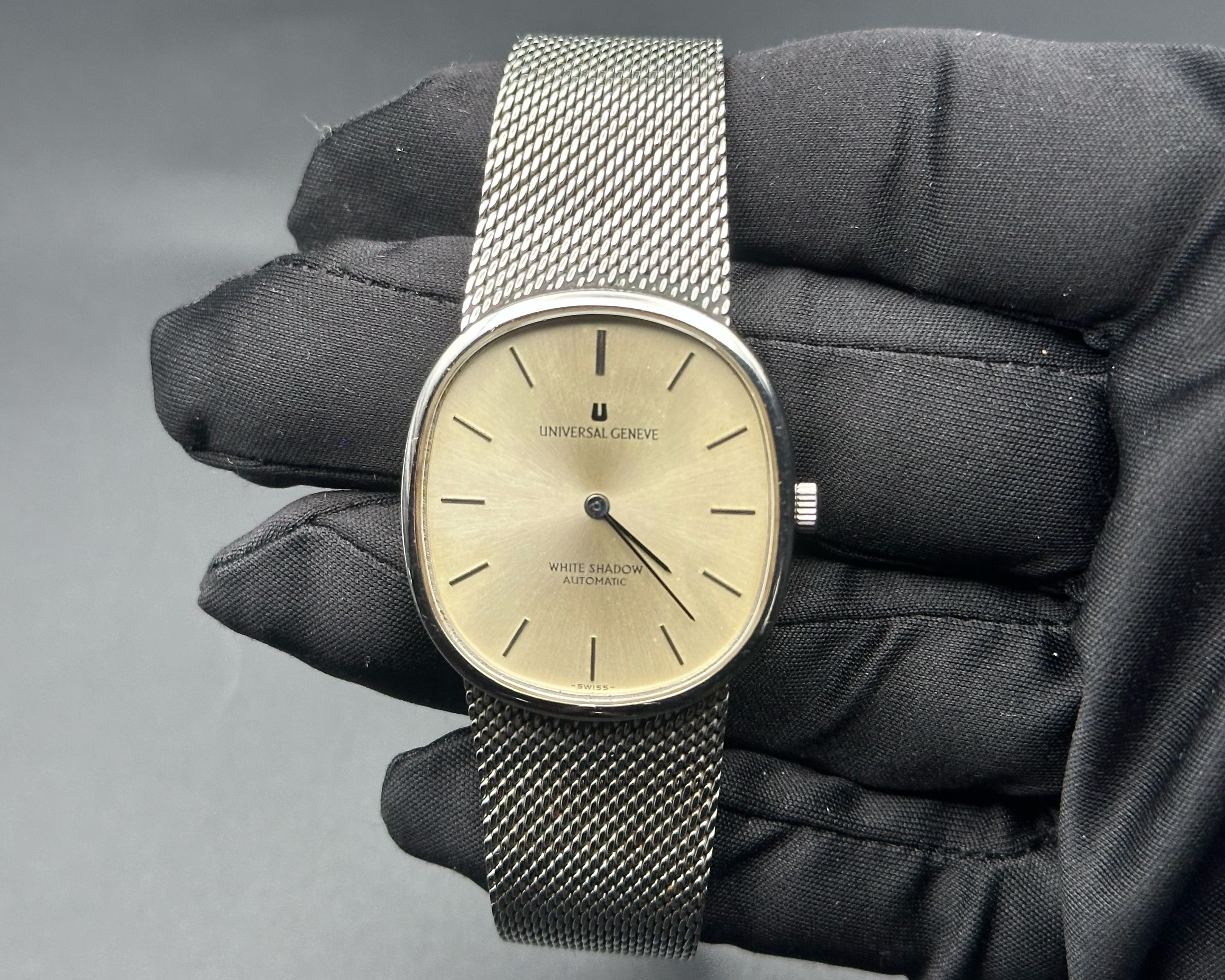 Universal Geneve white shadow dial integrated bracelet