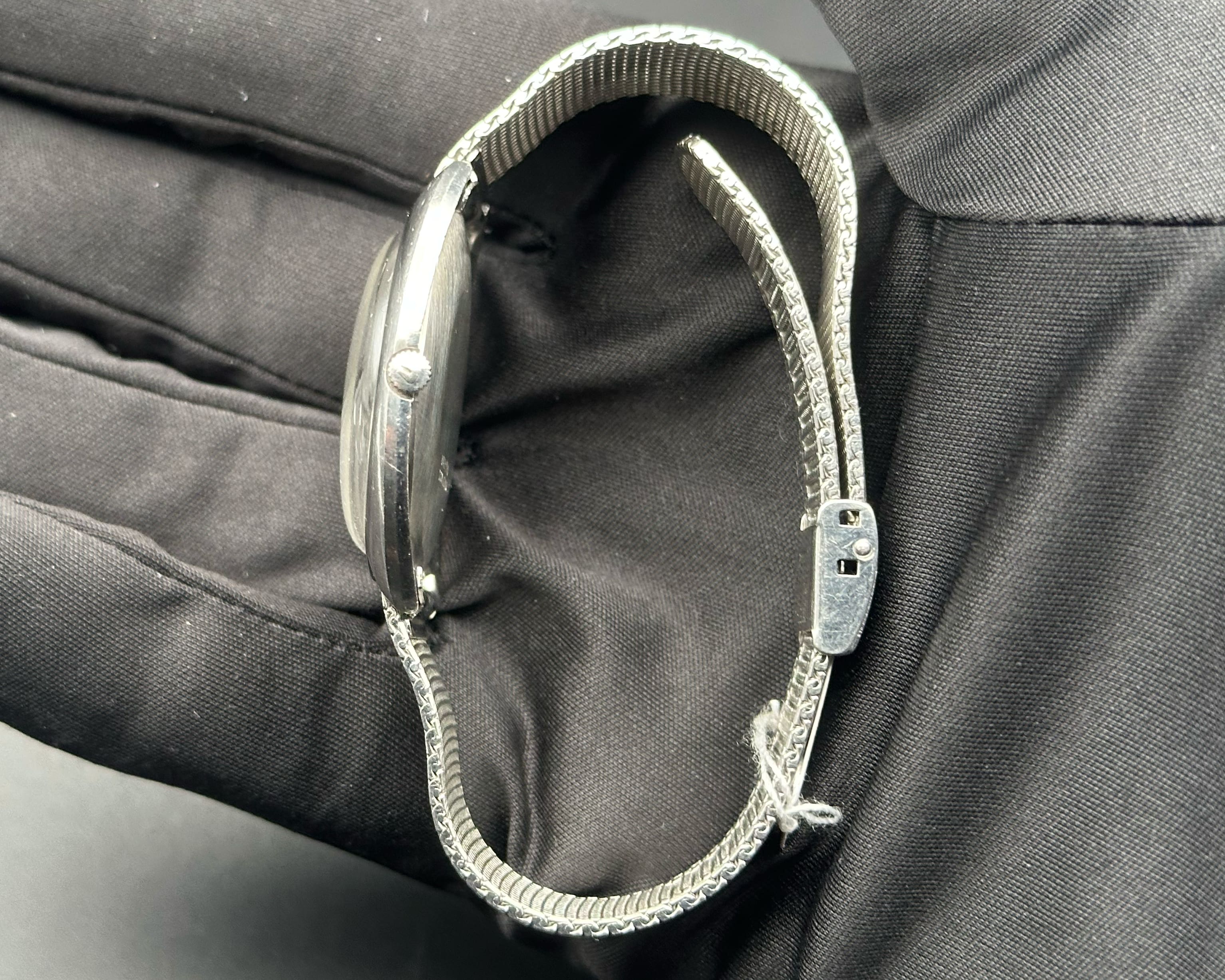 Universal geneve White shadow roman number